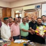 चौपाल कल्याण सभा सोलन ने डीसी और एसपी को सौंपा ज्ञापन, डिफॉल्टर आढ़तियों पर कार्रवाई और सेब सीजन में यातायात व्यवस्था की उठाई मांग